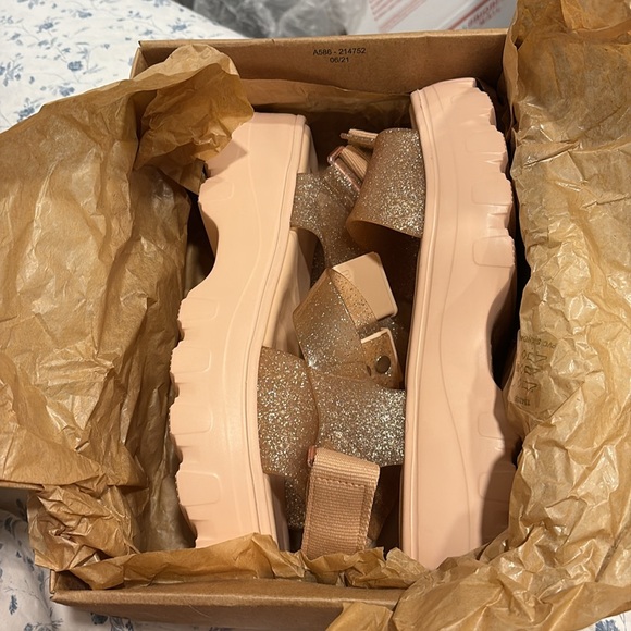 Melissa Kick Off Sandal - Picture 1 of 5